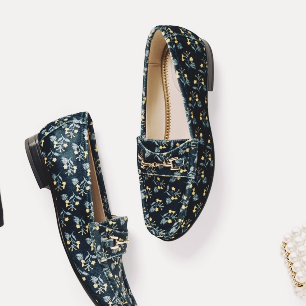 CAbi Carnaby Velvet Navy Floral Loafers Size 9